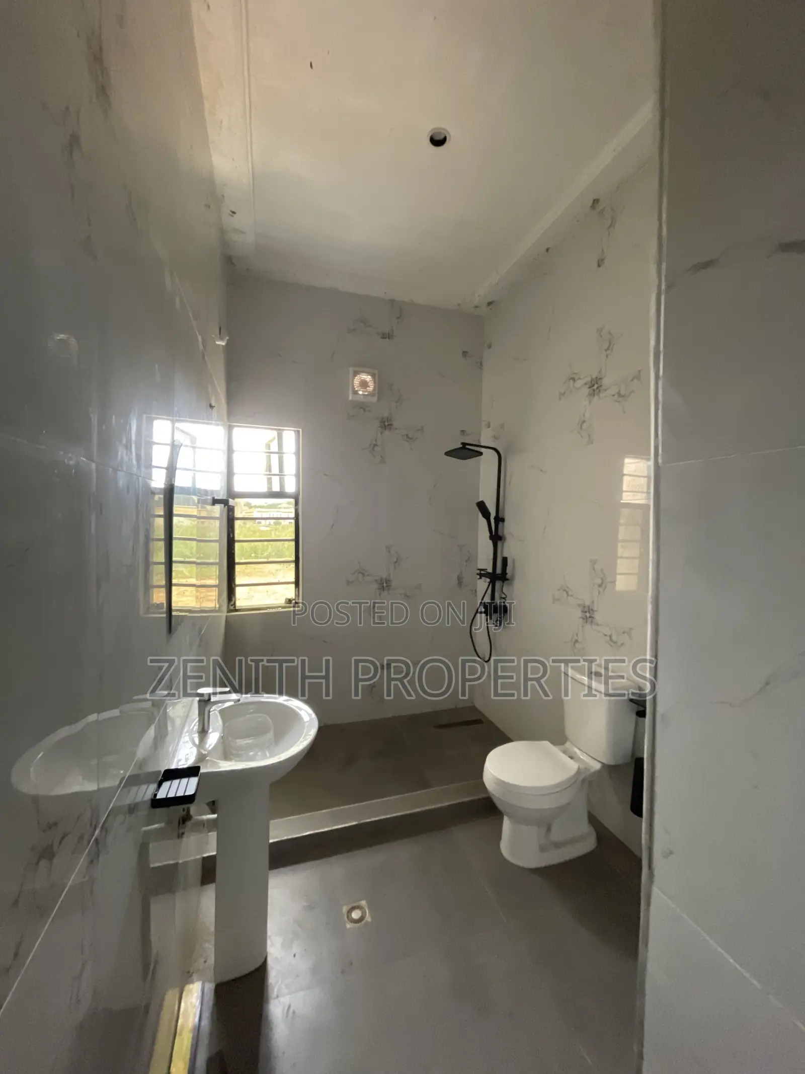 5bdrm Townhouse/Terrace in Zenith Properties, Round About for sale