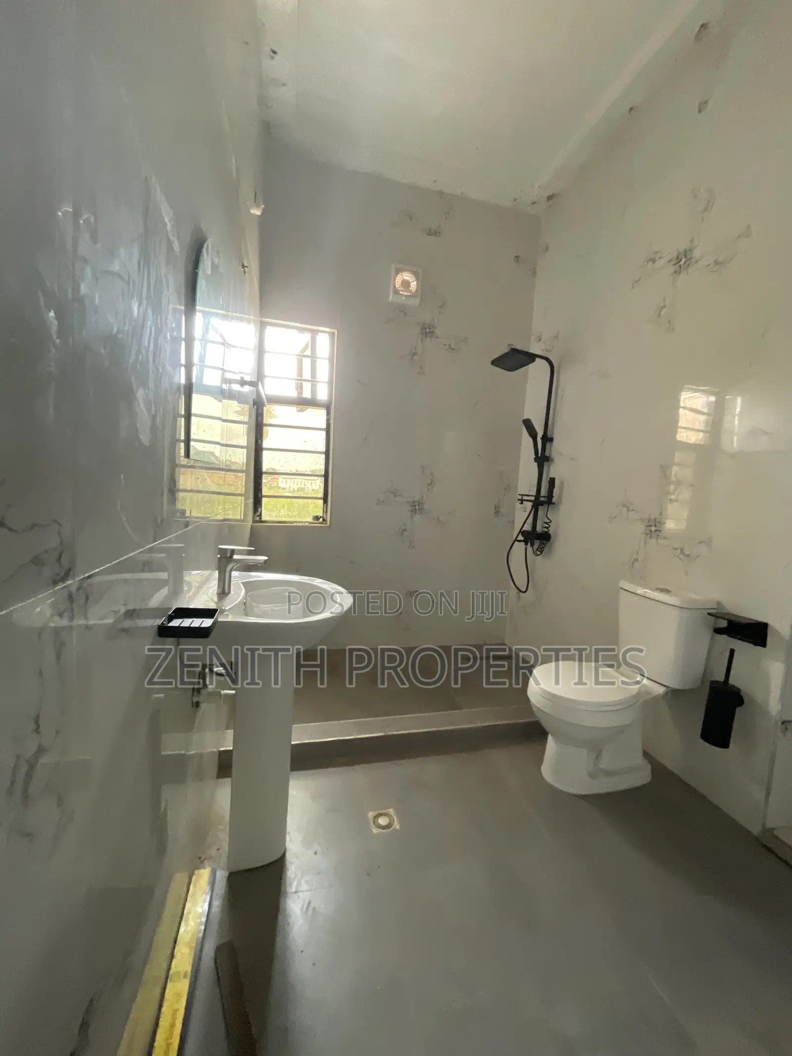 5bdrm Townhouse/Terrace in Zenith Properties, Round About for sale
