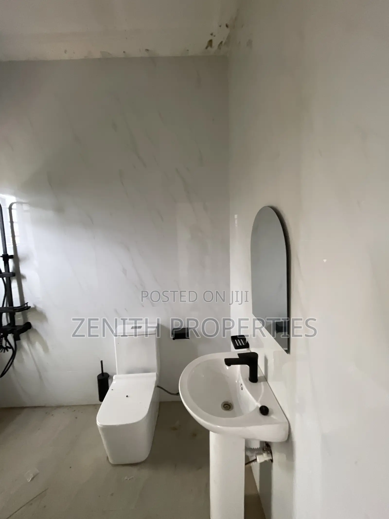 5bdrm Townhouse/Terrace in Zenith Properties, Round About for sale