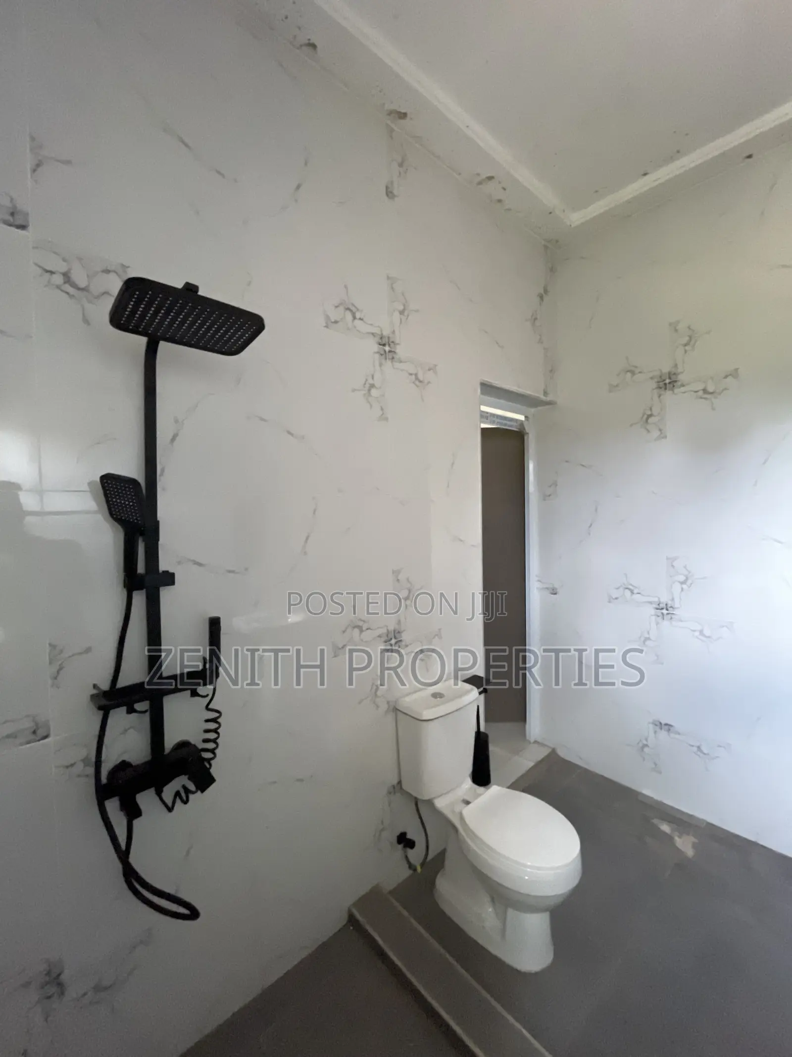 5bdrm Townhouse/Terrace in Zenith Properties, Round About for sale