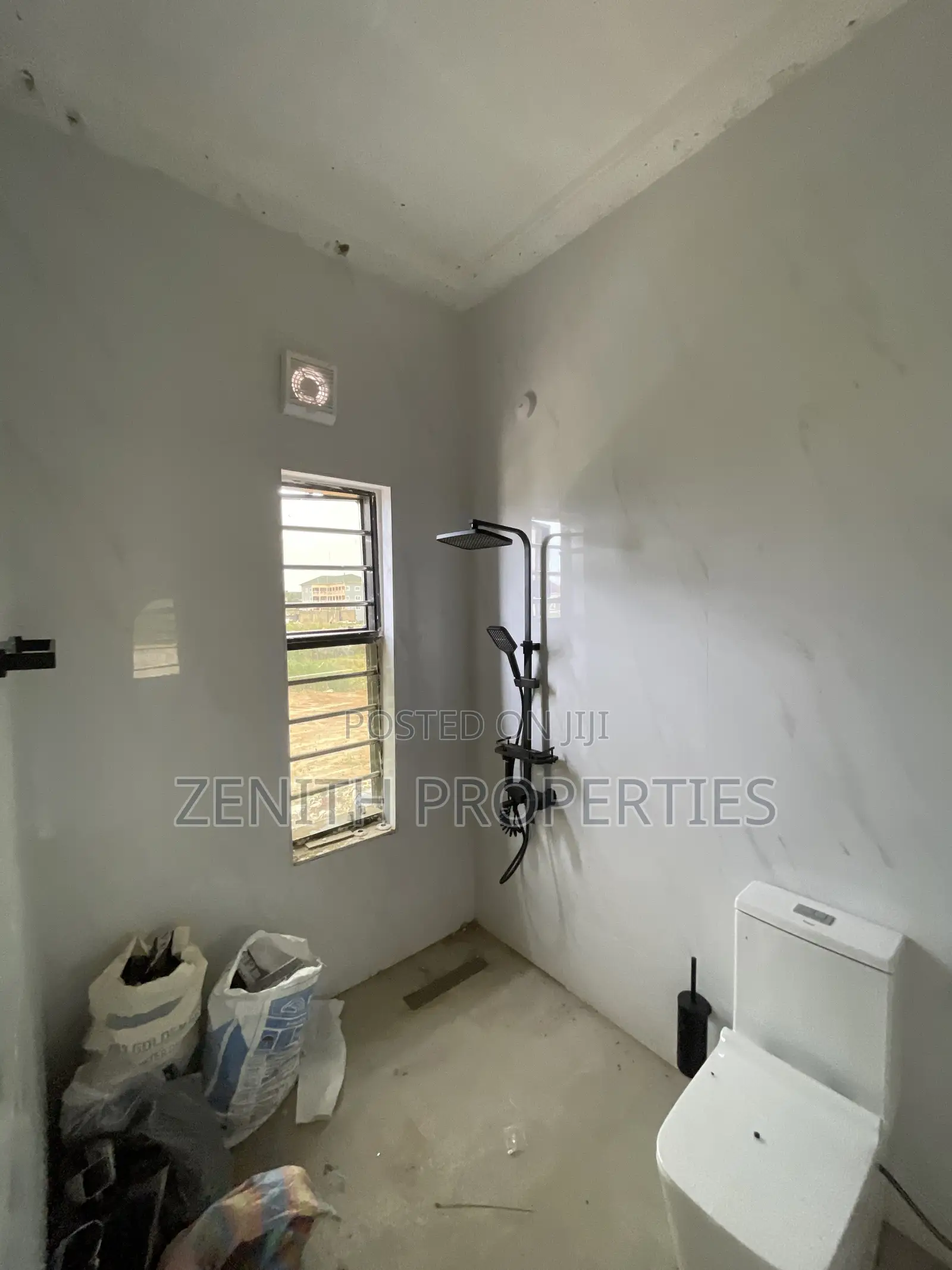 5bdrm Townhouse/Terrace in Zenith Properties, Round About for sale