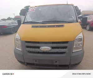 Ford Transit 2010 Yellow