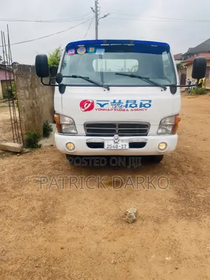 Hyundai Might 2 1999 White