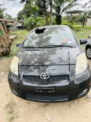 Toyota Yaris 2010 Black