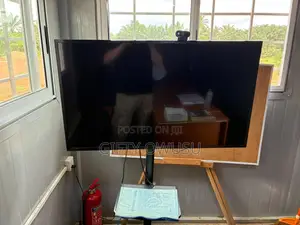 Samsung 43 Crystal UHD Smart TV and Stand (UA43T5300)