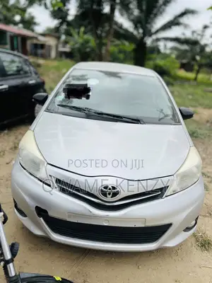 Toyota Yaris 2010 Silver