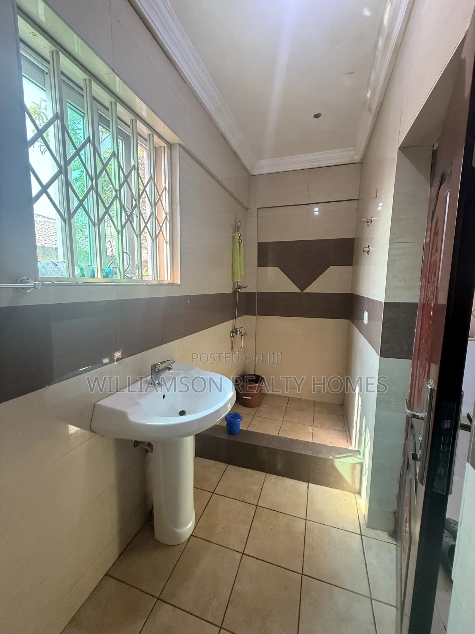 1bdrm Apartment in Spintex Main Road for rent
