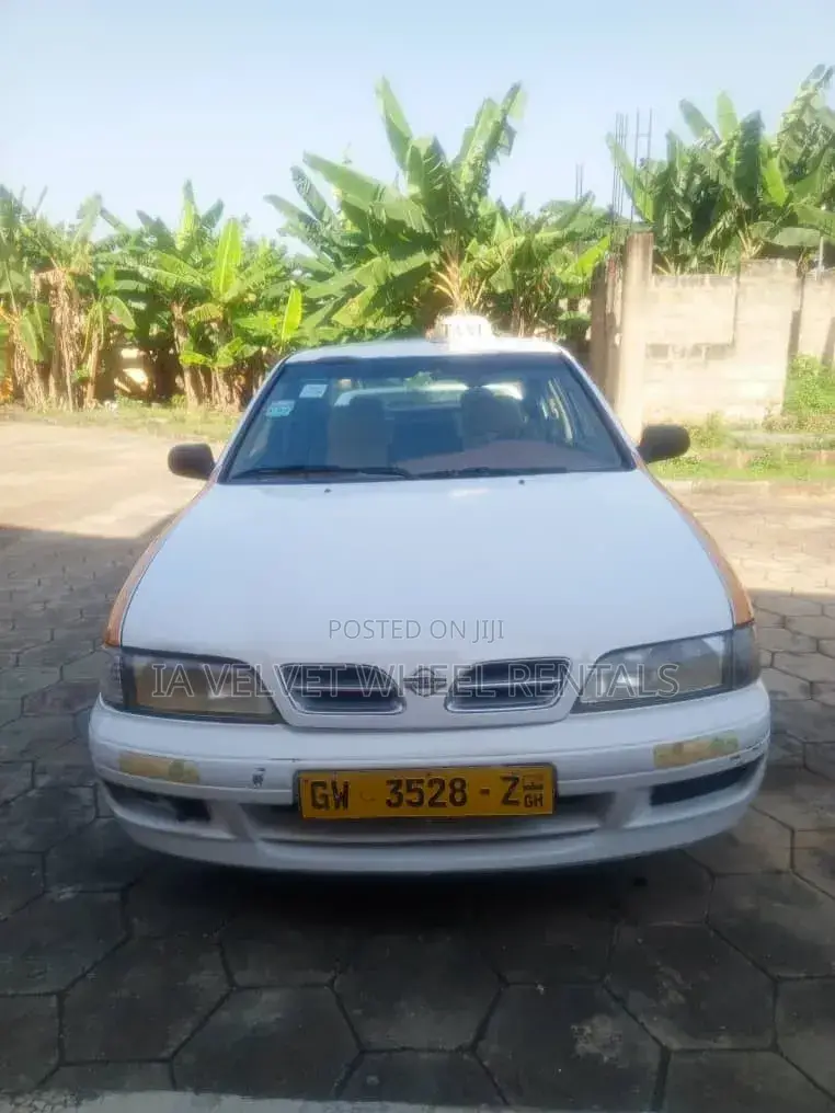Nissan Primera 2010 White