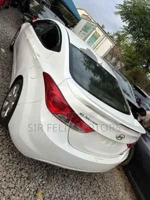 Hyundai Elantra Limited Sedan FWD (1.8L 4cyl 6A) 2013 White