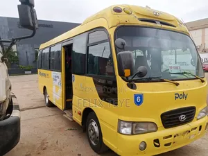 Hyundai County 2014 Yellow