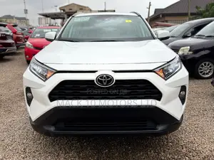 Toyota RAV4 XLE 2022 White