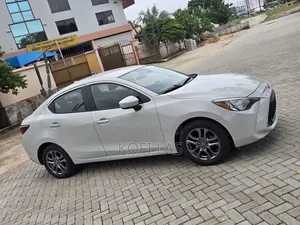 Toyota Yaris 2020 Gray