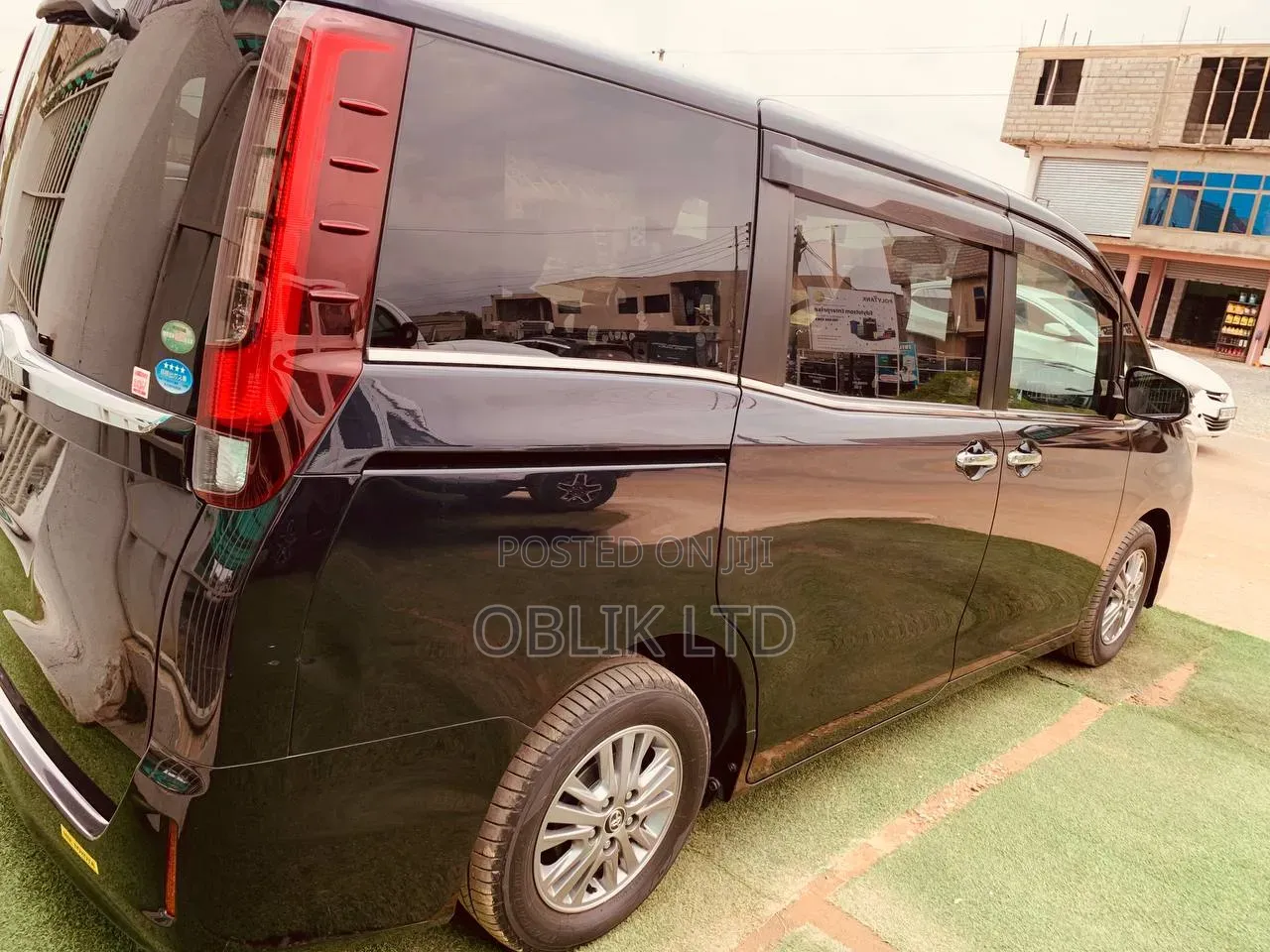 Toyota Voxy V 4WD 8-Seater 2015 Black