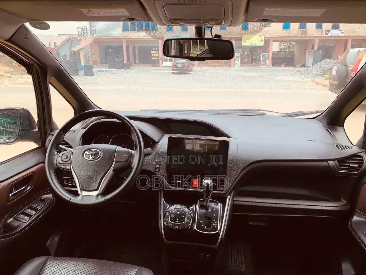 Toyota Voxy V 4WD 8-Seater 2015 Black