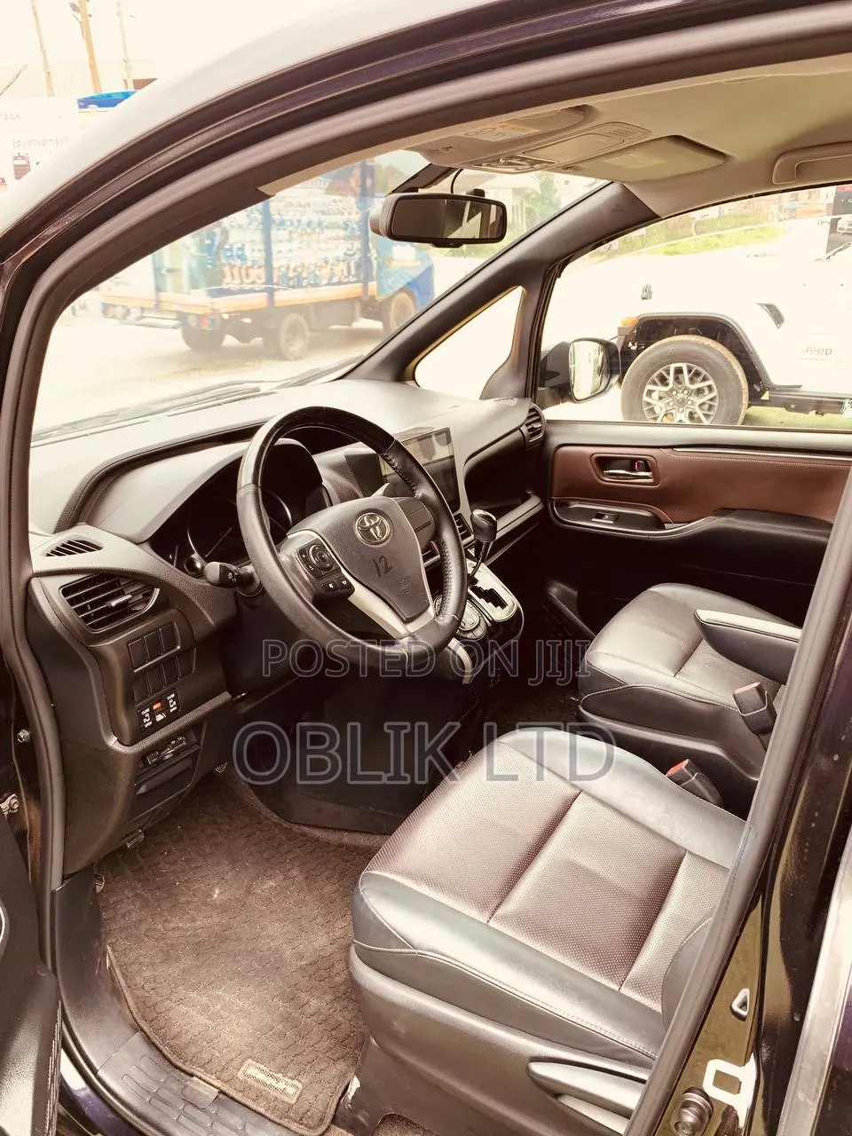 Toyota Voxy V 4WD 8-Seater 2015 Black