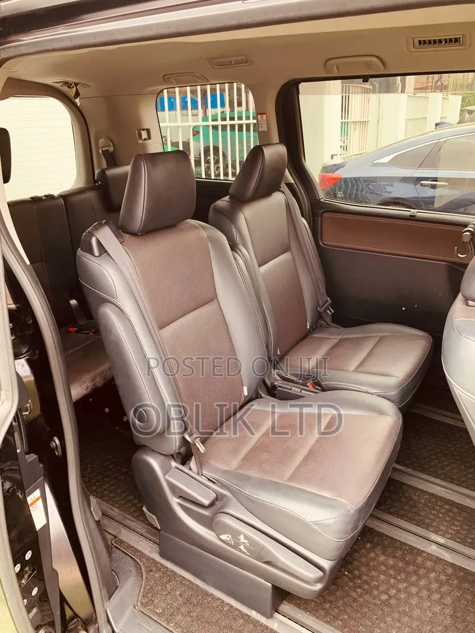 Toyota Voxy V 4WD 8-Seater 2015 Black