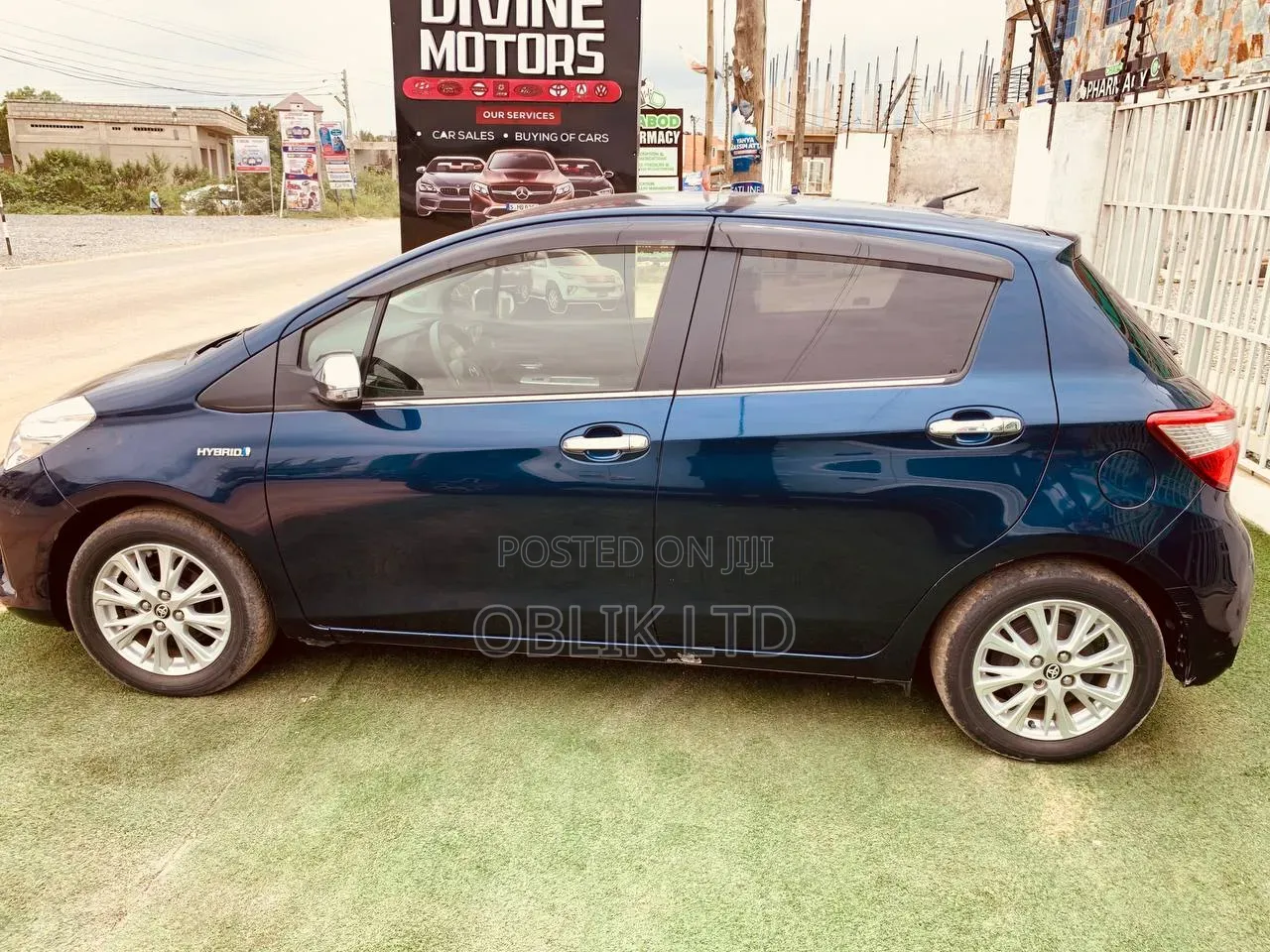 Toyota Vitz 1.5 FWD Hybrid 5dr 2017 Blue