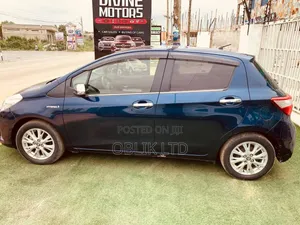 Toyota Vitz 1.5 FWD Hybrid 5dr 2017 Blue
