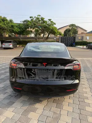 Tesla Model 3 Standard Range Plus RWD 2021 Black