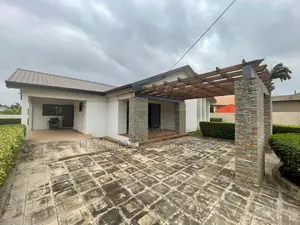 3bdrm House in Community 22, Tema Metropolitan for sale