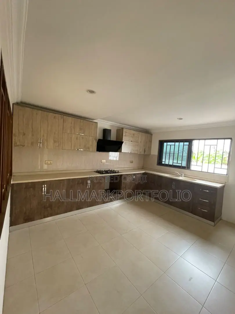 3bdrm House in Community 22, Tema Metropolitan for sale