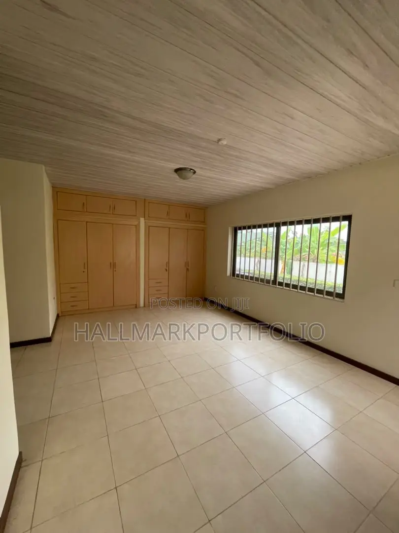 3bdrm House in Community 22, Tema Metropolitan for sale
