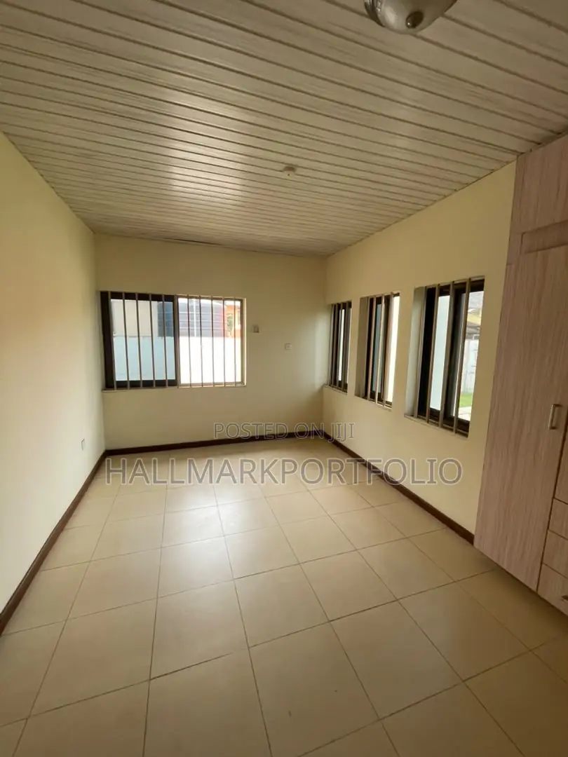 3bdrm House in Community 22, Tema Metropolitan for sale