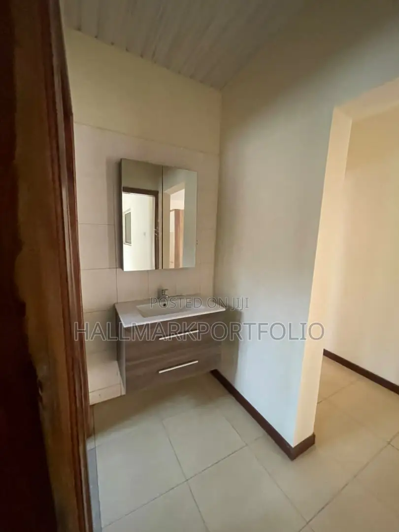 3bdrm House in Community 22, Tema Metropolitan for sale