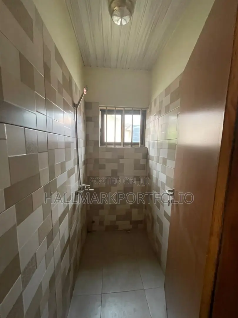 3bdrm House in Community 22, Tema Metropolitan for sale