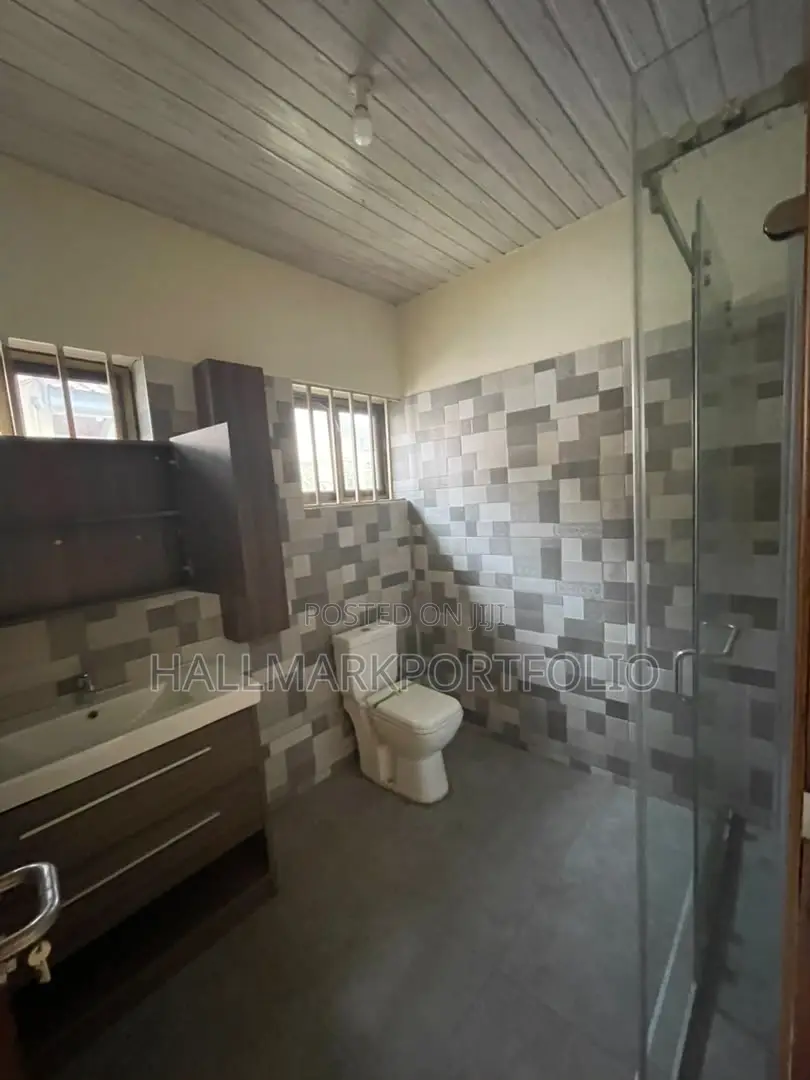 3bdrm House in Community 22, Tema Metropolitan for sale
