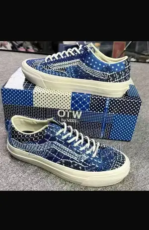 Mens Sneakers( Vans)