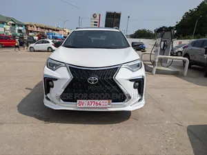 Toyota RAV4 XLE AWD (2.5L 4cyl 6A) 2016 White