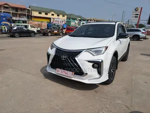 Toyota RAV4 XLE AWD (2.5L 4cyl 6A) 2016 White