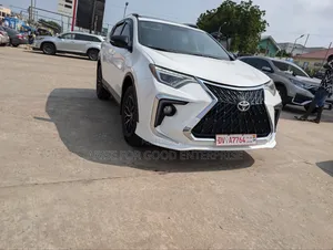 Toyota RAV4 XLE AWD (2.5L 4cyl 6A) 2016 White