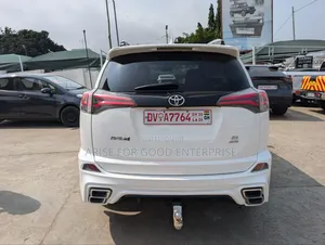 Toyota RAV4 XLE AWD (2.5L 4cyl 6A) 2016 White