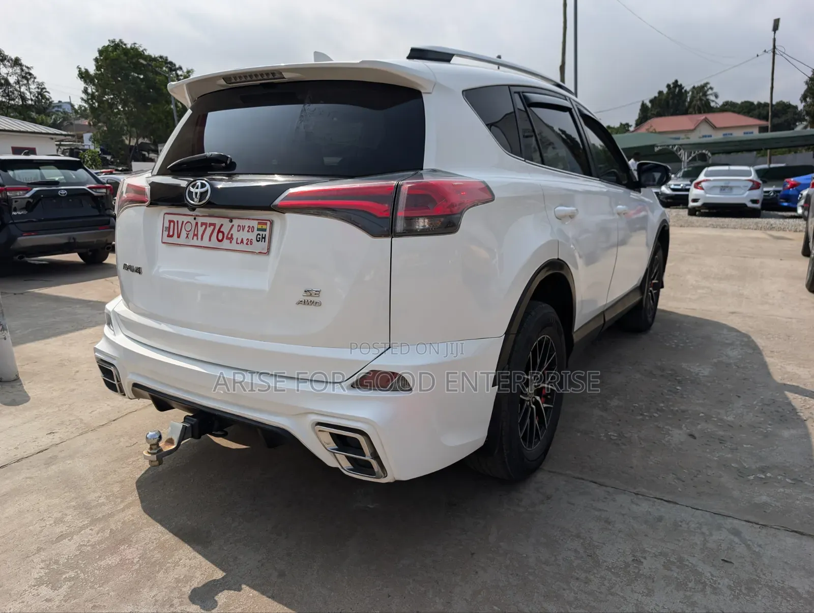Toyota RAV4 XLE AWD (2.5L 4cyl 6A) 2016 White
