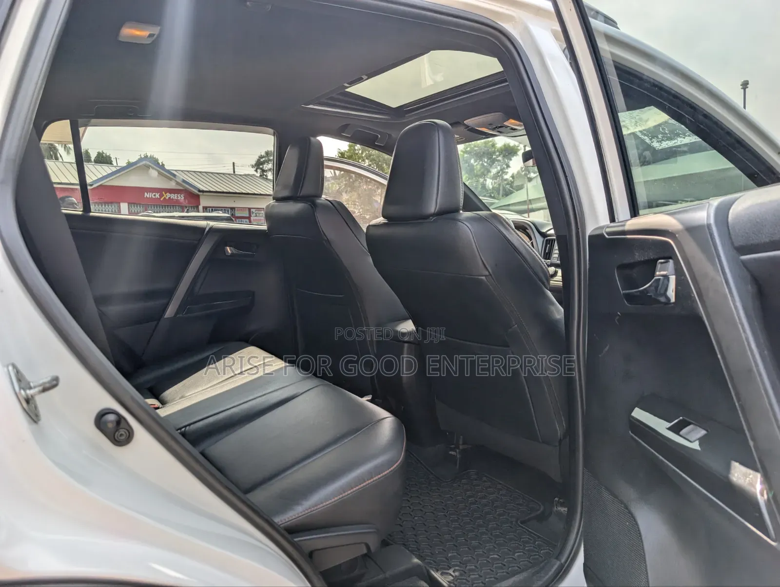 Toyota RAV4 XLE AWD (2.5L 4cyl 6A) 2016 White