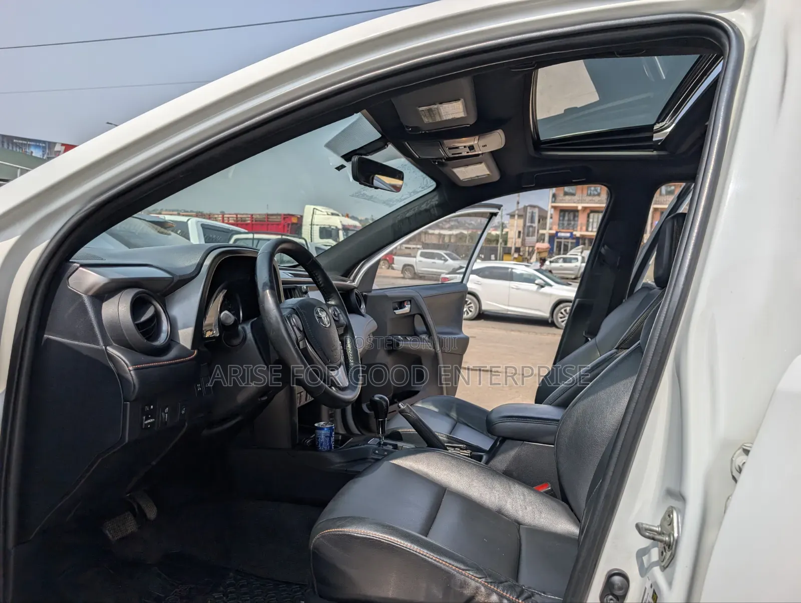Toyota RAV4 XLE AWD (2.5L 4cyl 6A) 2016 White
