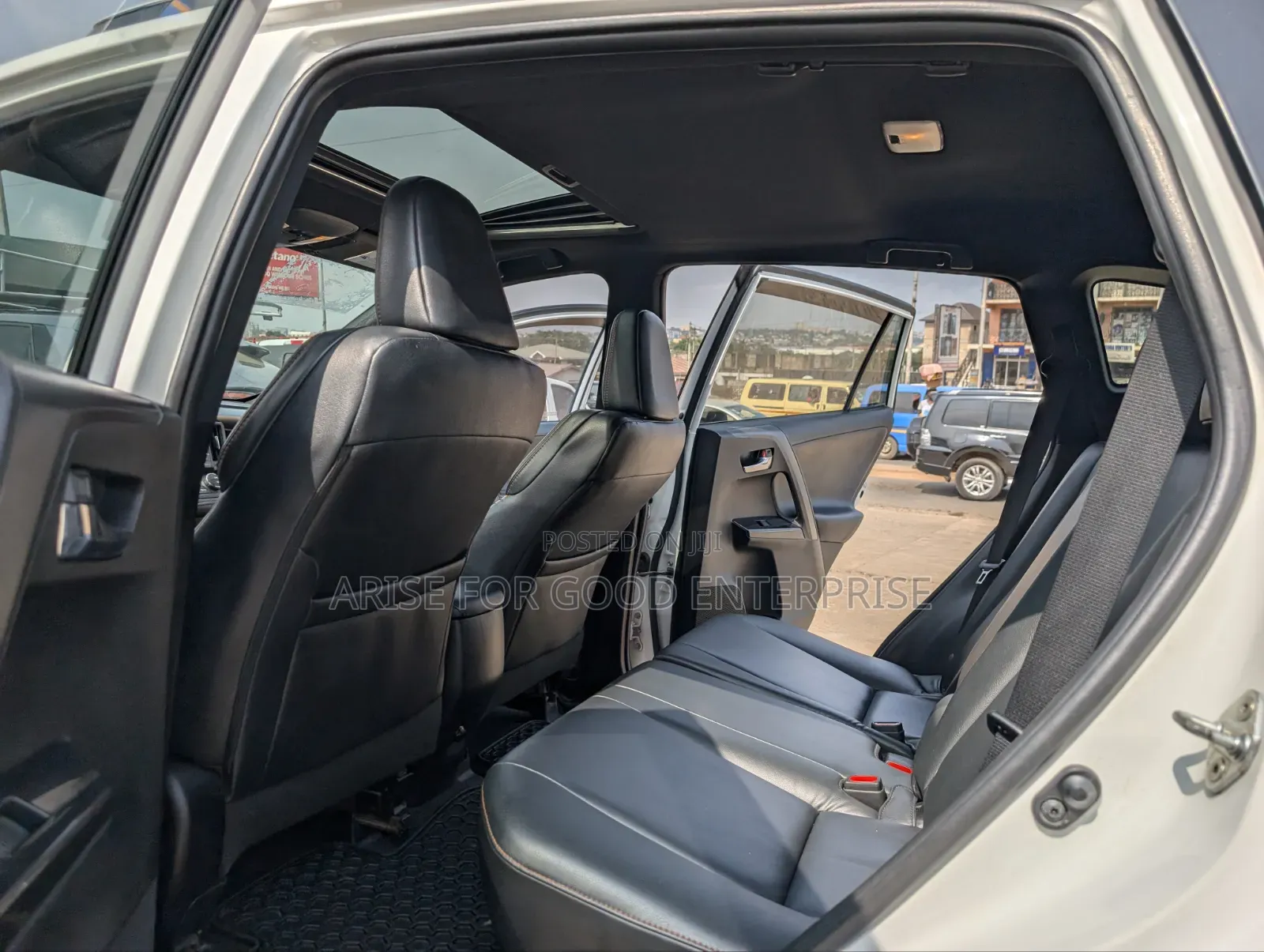 Toyota RAV4 XLE AWD (2.5L 4cyl 6A) 2016 White
