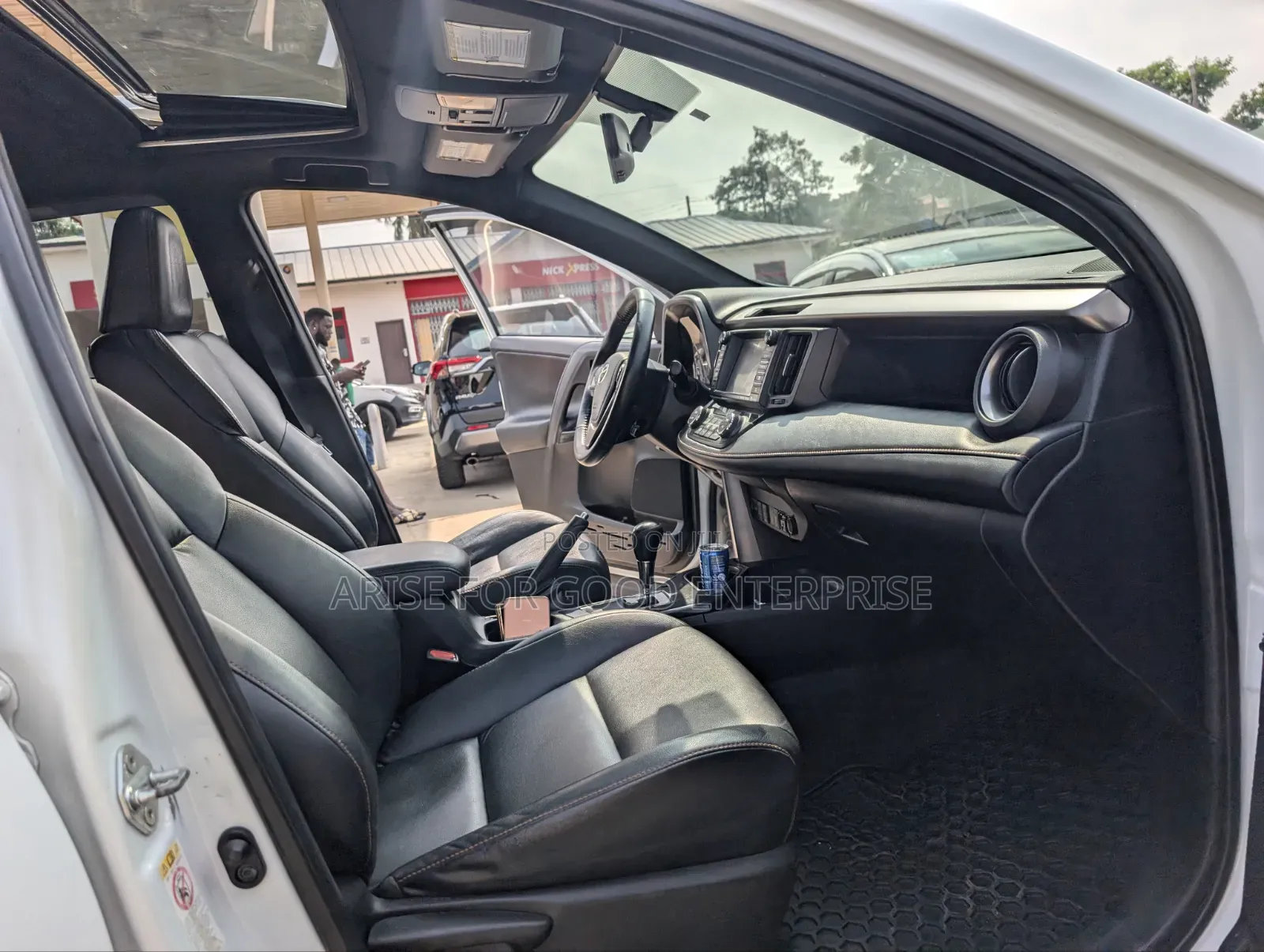 Toyota RAV4 XLE AWD (2.5L 4cyl 6A) 2016 White