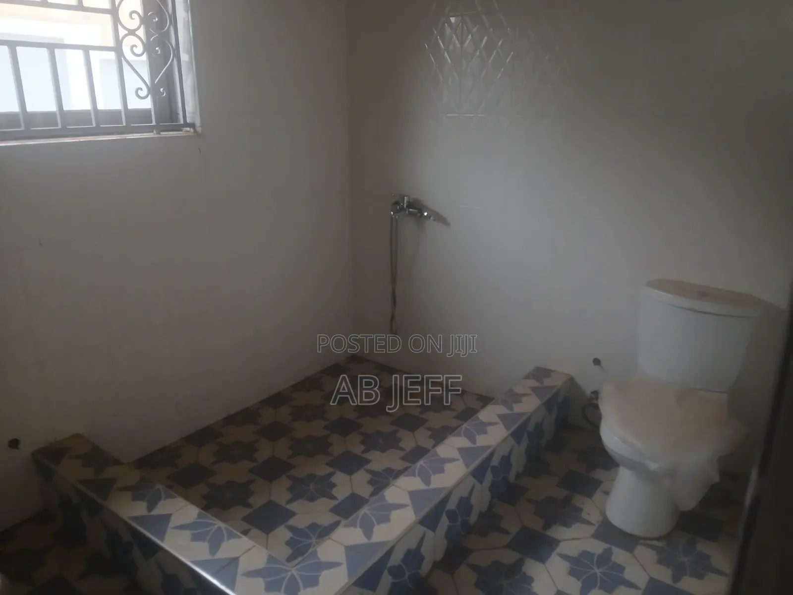 5bdrm House in Apire Ampatia, Atwima Kwanwoma for rent