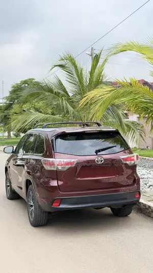 Toyota Highlander Limited 4x2 V6 (3.5L 6cyl 8A) 2017 Red