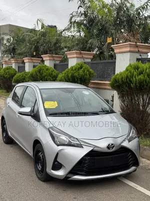 Toyota Yaris L Hatchback 5dr 2018 Gray