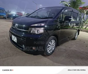 Toyota Voxy V 4WD 7-Seater 2010 Black