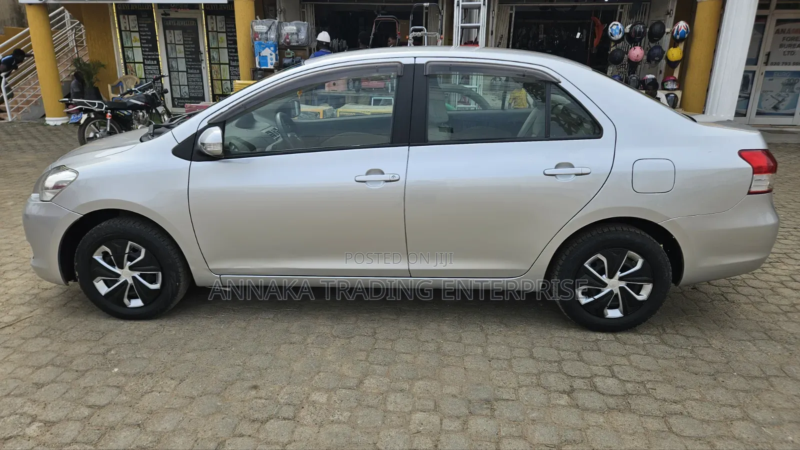 Toyota Belta 2010 Silver