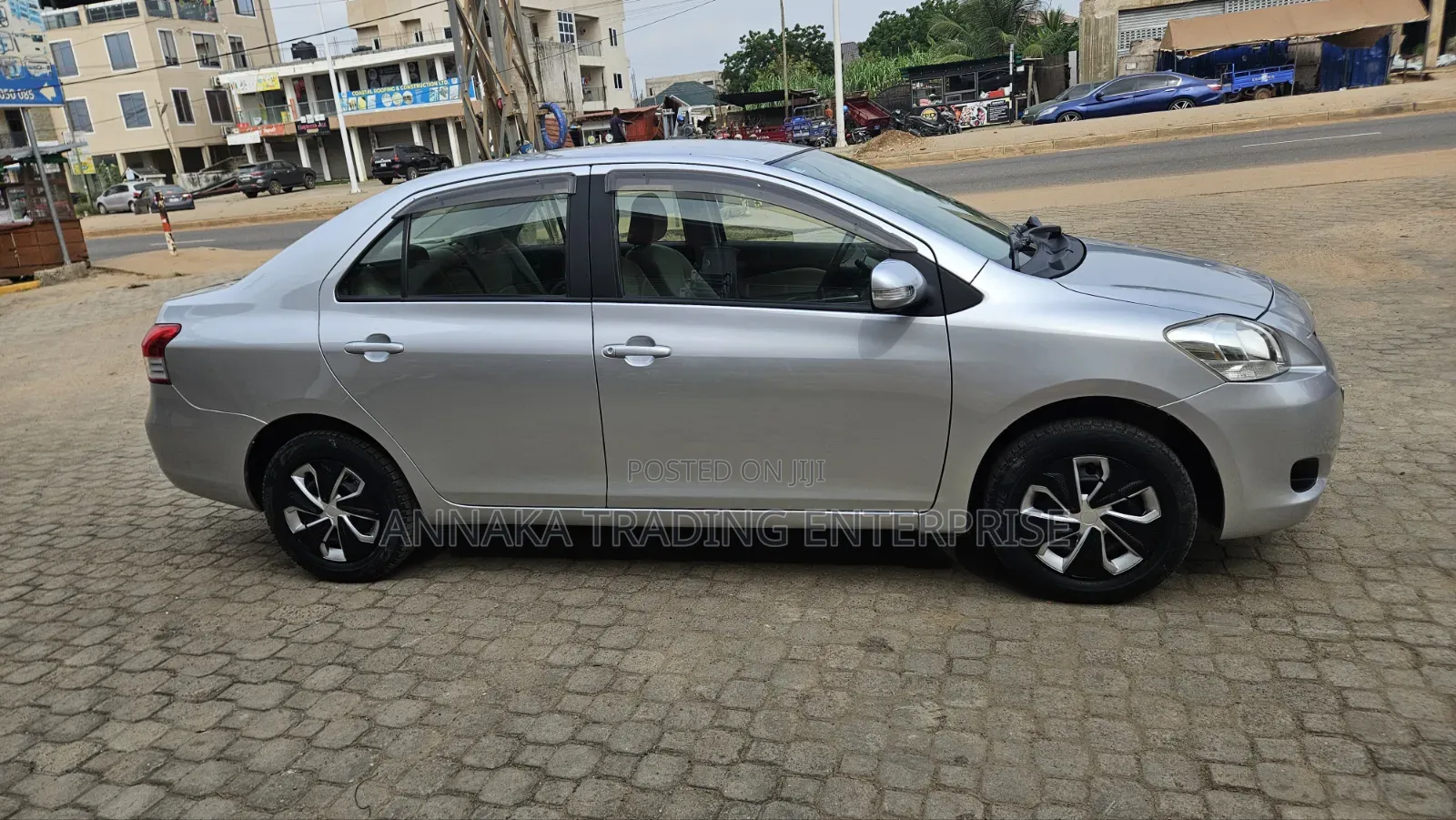 Toyota Belta 2010 Silver