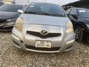 Toyota Vitz 2010 Silver