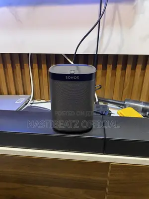 Two Sonos Play 1 Black and White