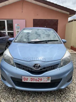 Toyota Vitz 1.3 AWD 5dr 2012 Blue