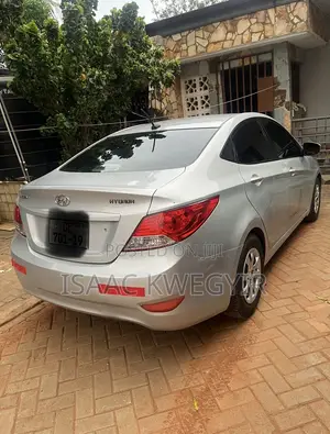Hyundai Accent 2013 Silver